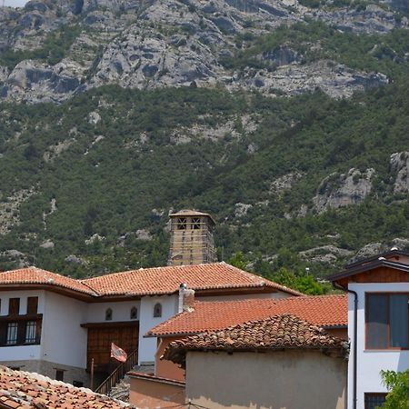 The House Of Dollma , Inside Kruja Castle Hotel Buitenkant foto