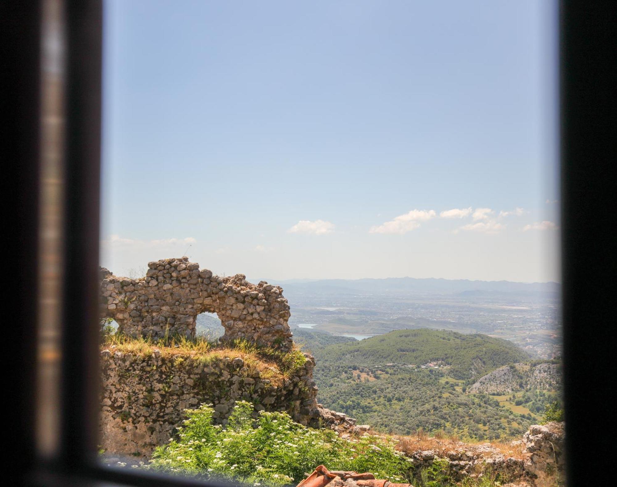 The House Of Dollma , Inside Kruja Castle Hotel Buitenkant foto