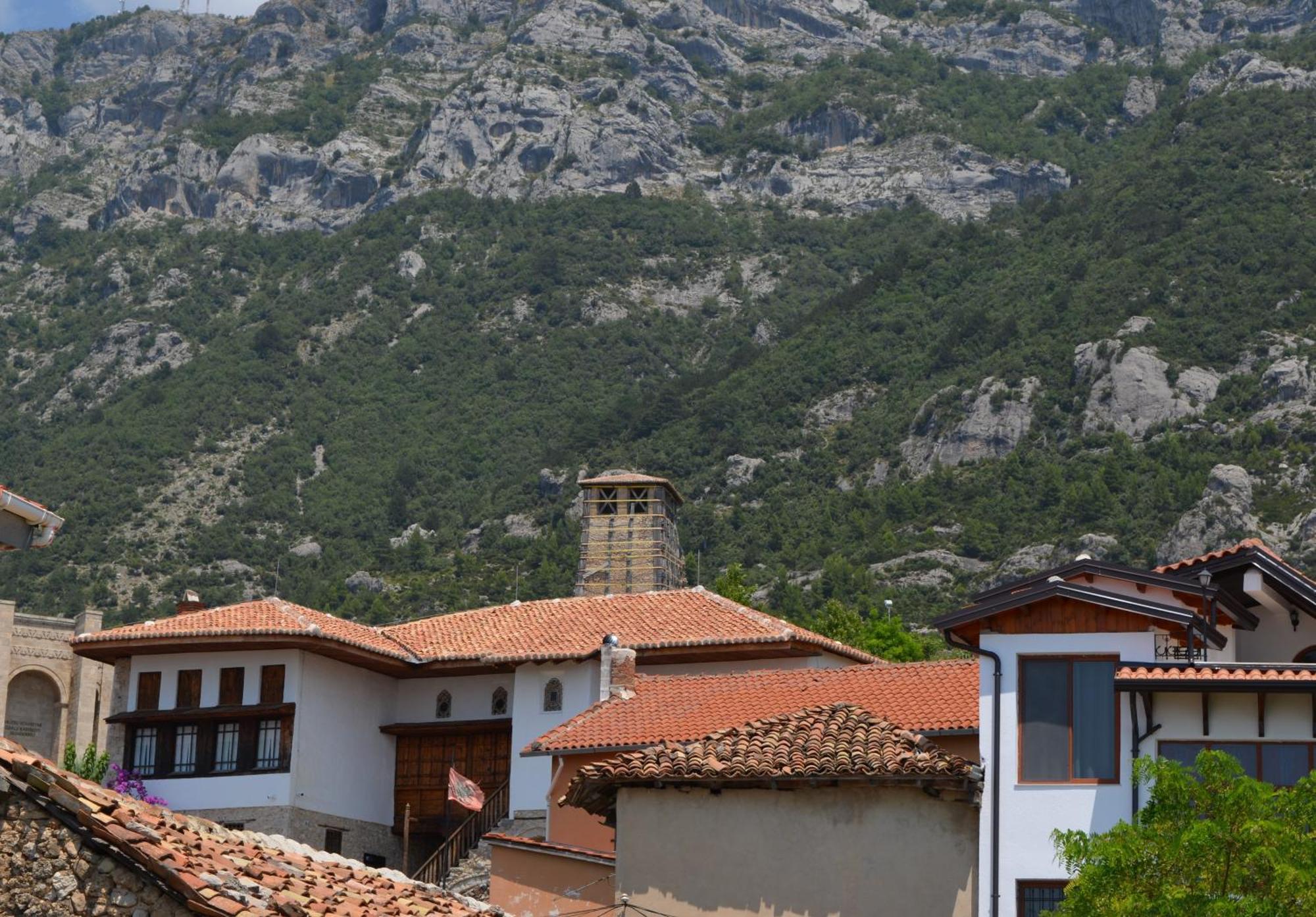 The House Of Dollma , Inside Kruja Castle Hotel Buitenkant foto