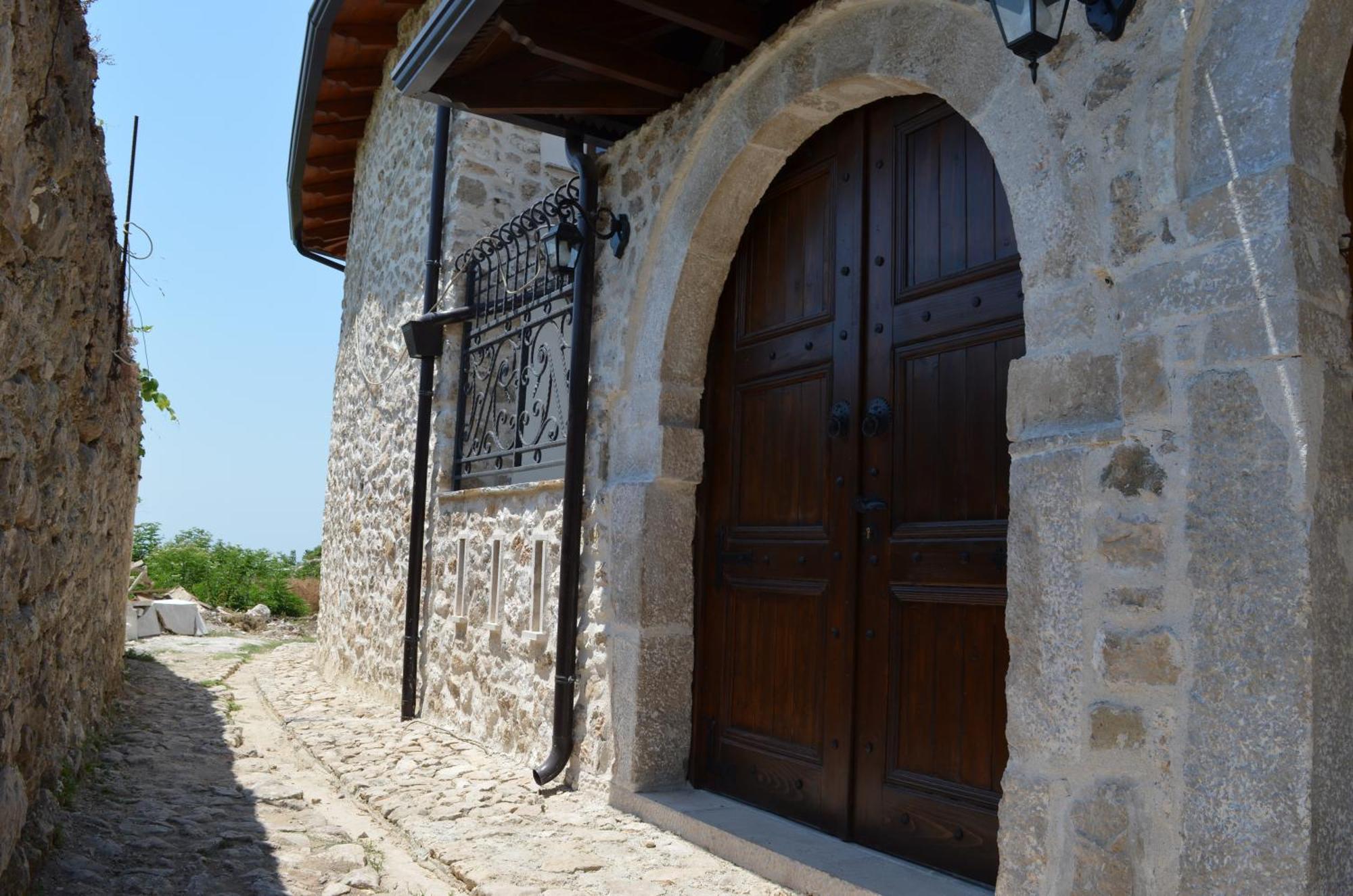 The House Of Dollma , Inside Kruja Castle Hotel Buitenkant foto