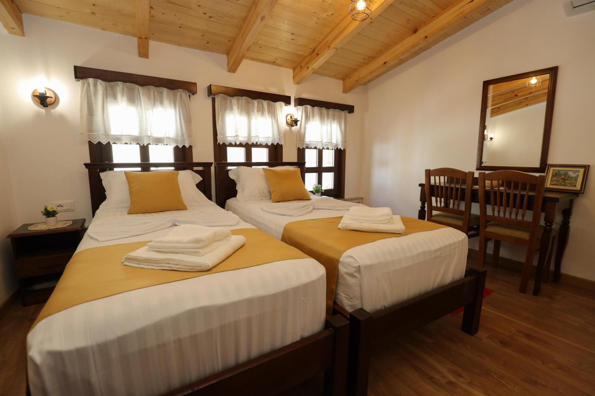 The House Of Dollma , Inside Kruja Castle Hotel Buitenkant foto