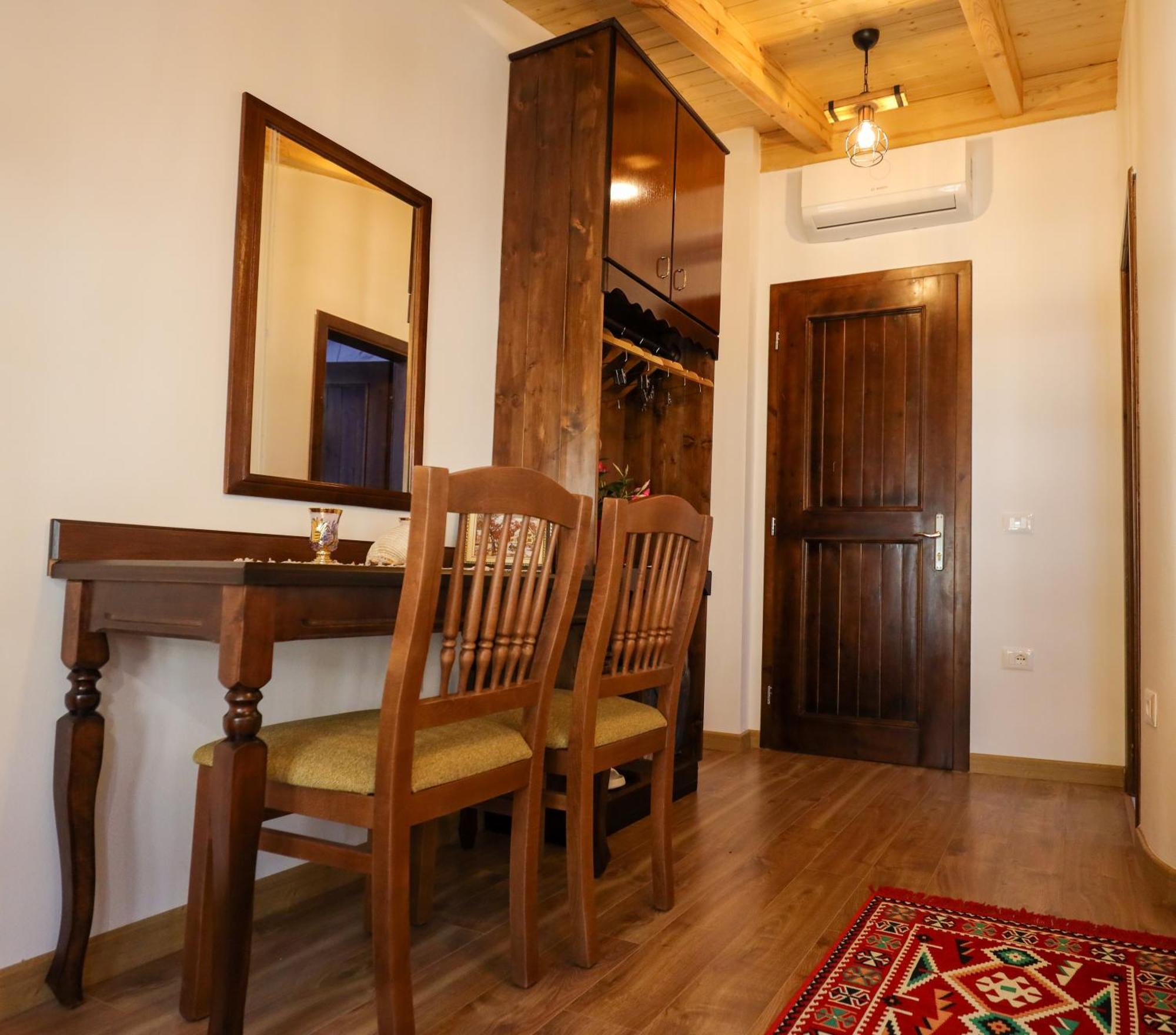The House Of Dollma , Inside Kruja Castle Hotel Buitenkant foto