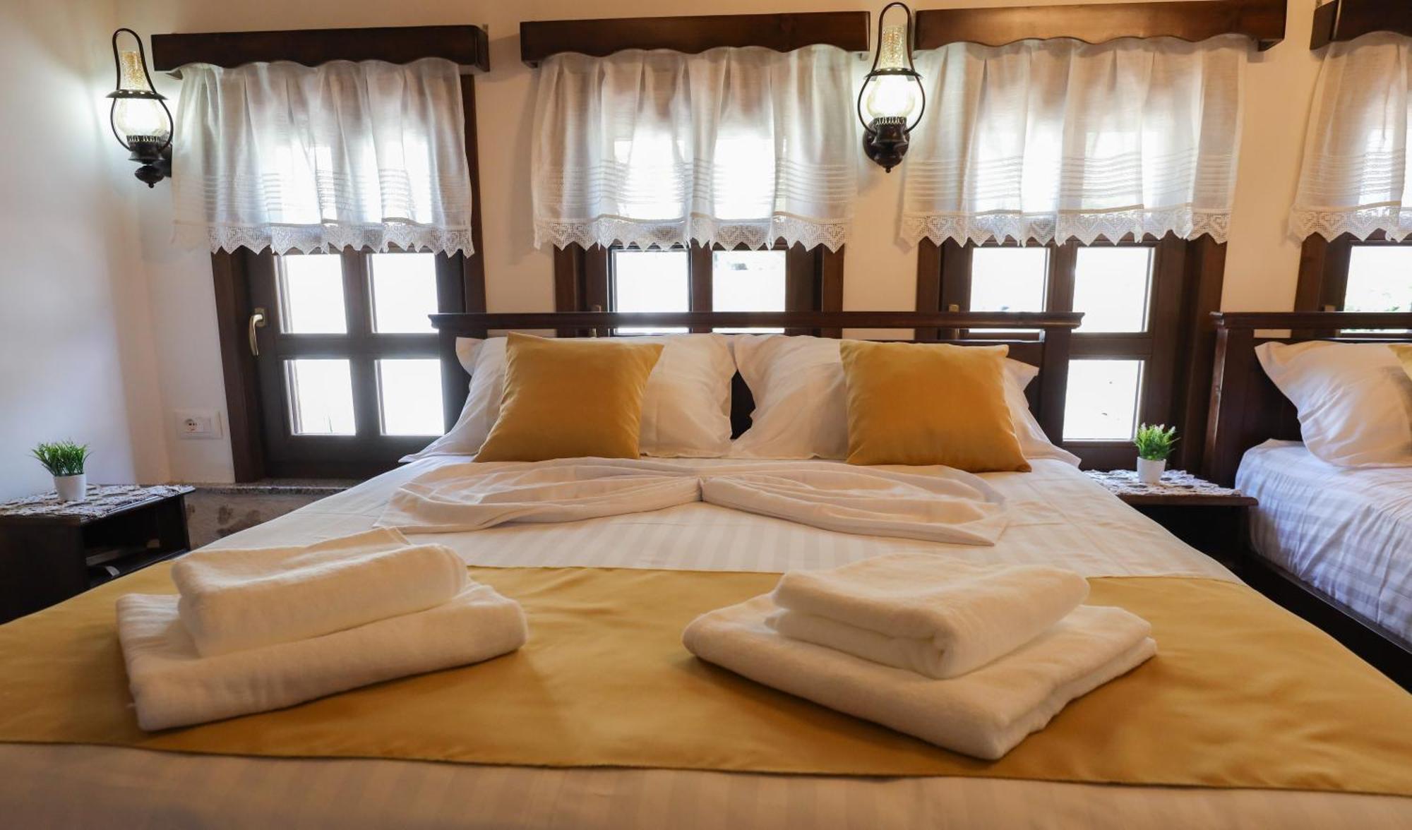 The House Of Dollma , Inside Kruja Castle Hotel Kamer foto