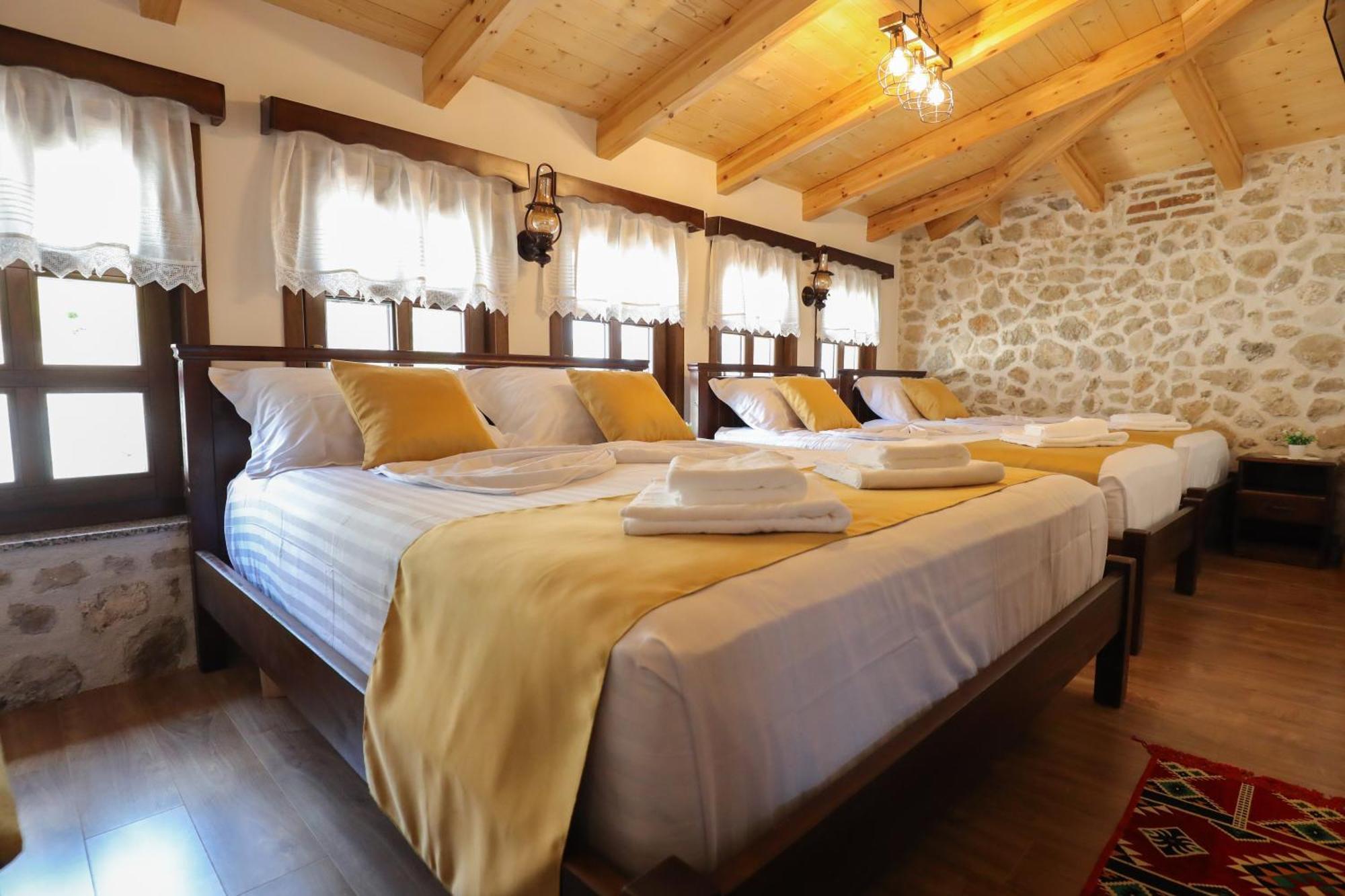 The House Of Dollma , Inside Kruja Castle Hotel Buitenkant foto