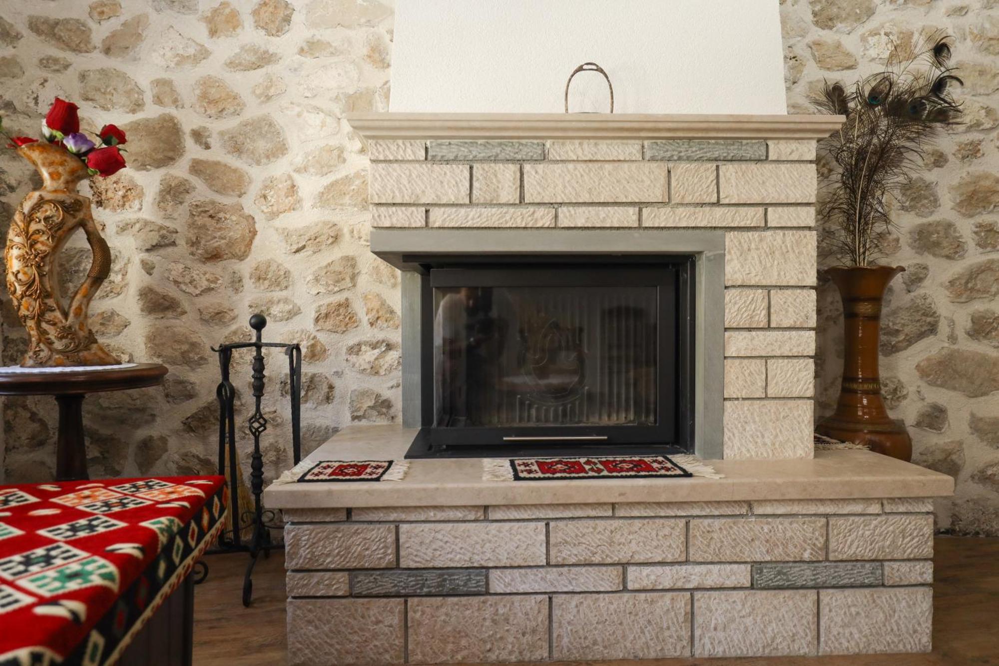 The House Of Dollma , Inside Kruja Castle Hotel Buitenkant foto