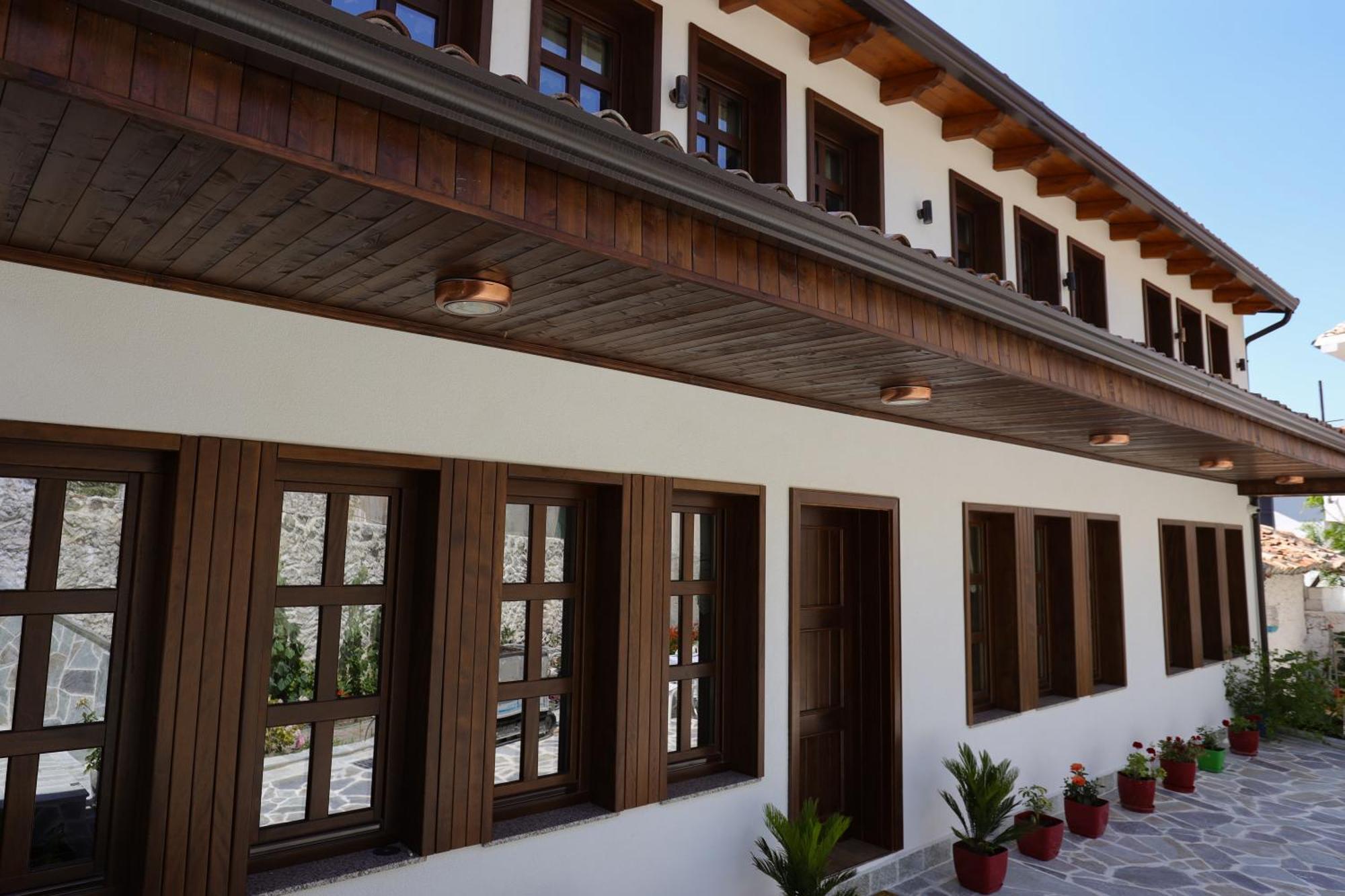The House Of Dollma , Inside Kruja Castle Hotel Buitenkant foto