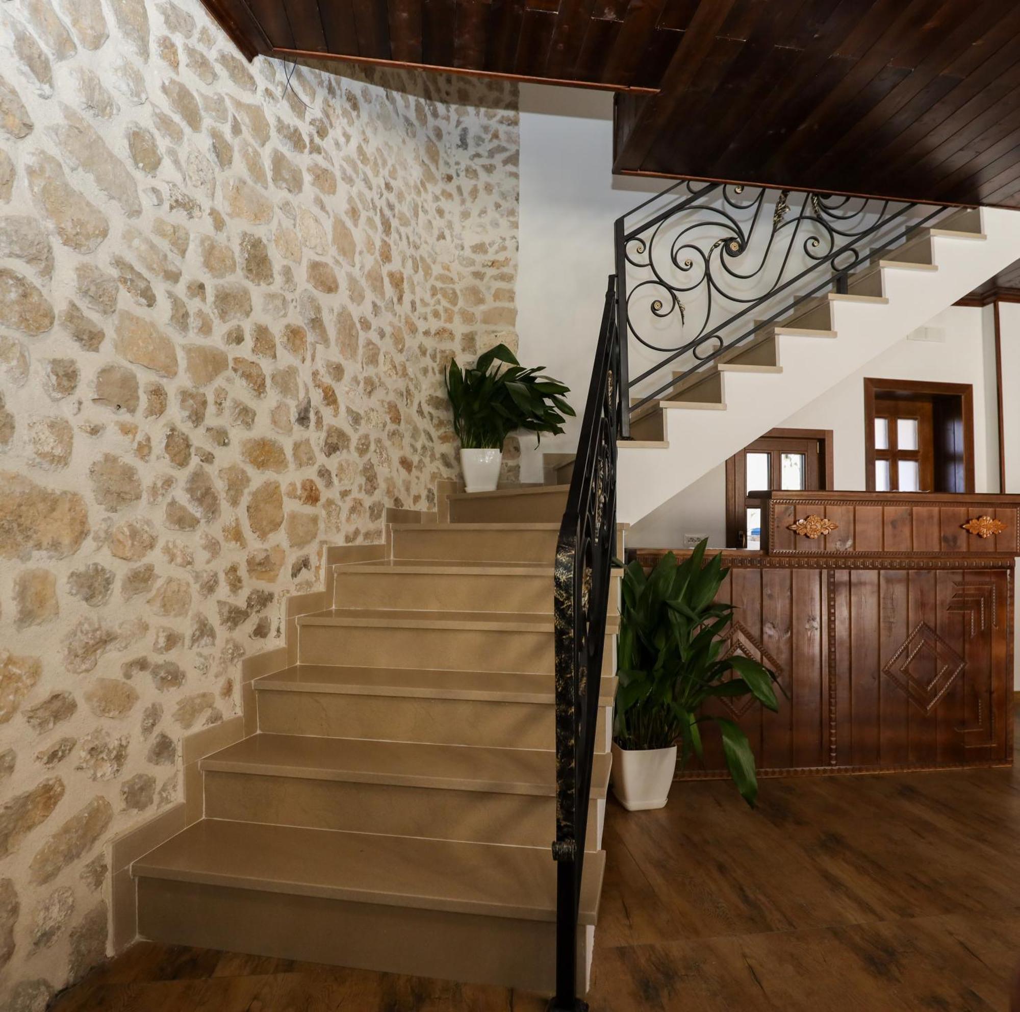 The House Of Dollma , Inside Kruja Castle Hotel Buitenkant foto