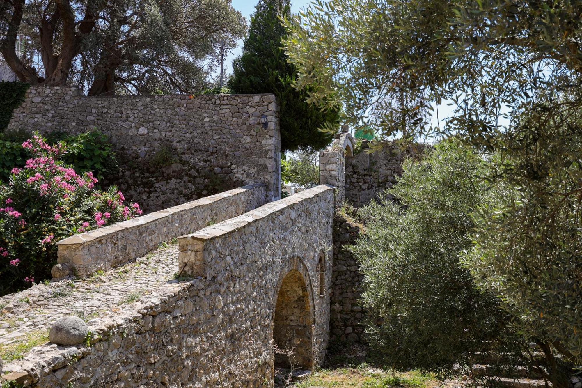 The House Of Dollma , Inside Kruja Castle Hotel Buitenkant foto