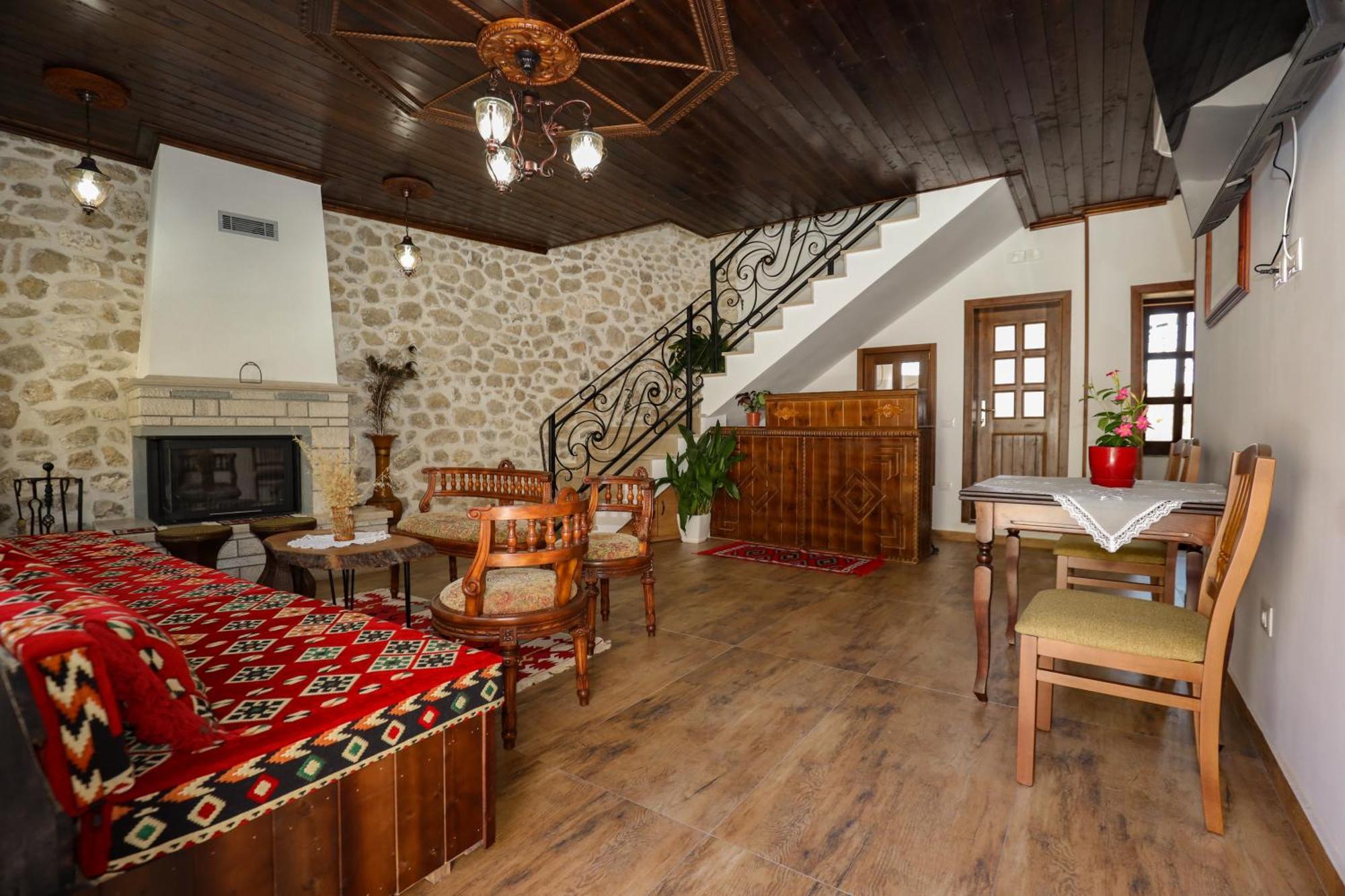 The House Of Dollma , Inside Kruja Castle Hotel Buitenkant foto