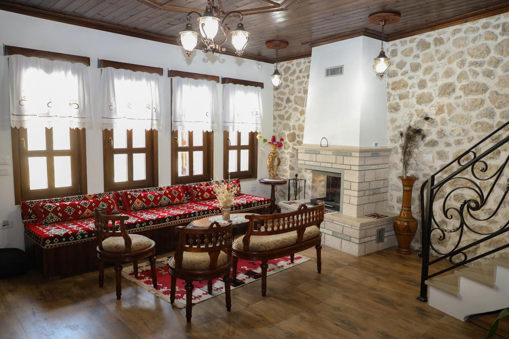 The House Of Dollma , Inside Kruja Castle Hotel Buitenkant foto
