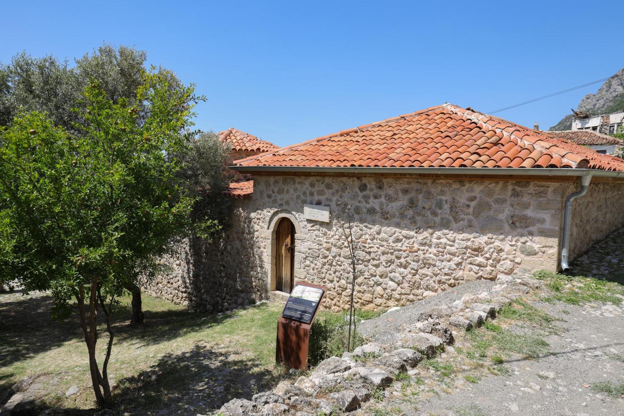 The House Of Dollma , Inside Kruja Castle Hotel Buitenkant foto
